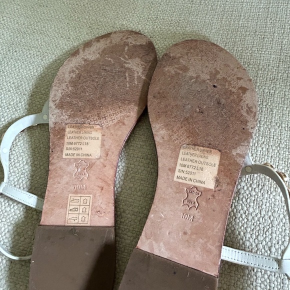 TORY BURCH White Sandals T-Strap Pearls Buckle Womens Size 10 - Picture 7 of 8